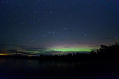 Polarlichter vor der Bergkette des Helags